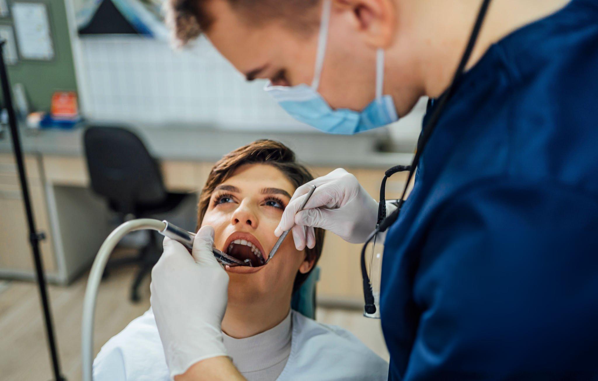 How to Handle Tooth Pain from an Emergency Root Canal